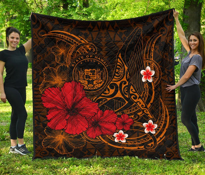 Polynesian Hawaii Premium Quilt - Humpback Whale with Hibiscus (Golden)