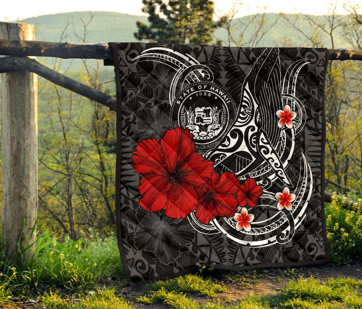 Polynesian Hawaii Premium Quilt - Humpback Whale with Hibiscus (White)
