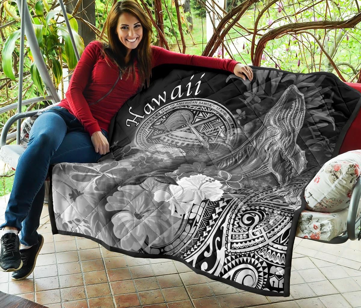 Polynesian Hawaii Premium Quilt - Humpback Whale with Tropical Flowers (White)