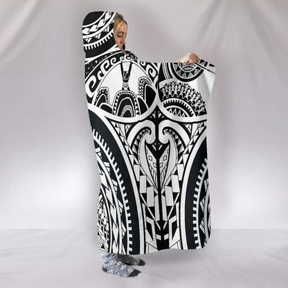 Polynesian Hooded Blanket - Maui Tattoo (White)