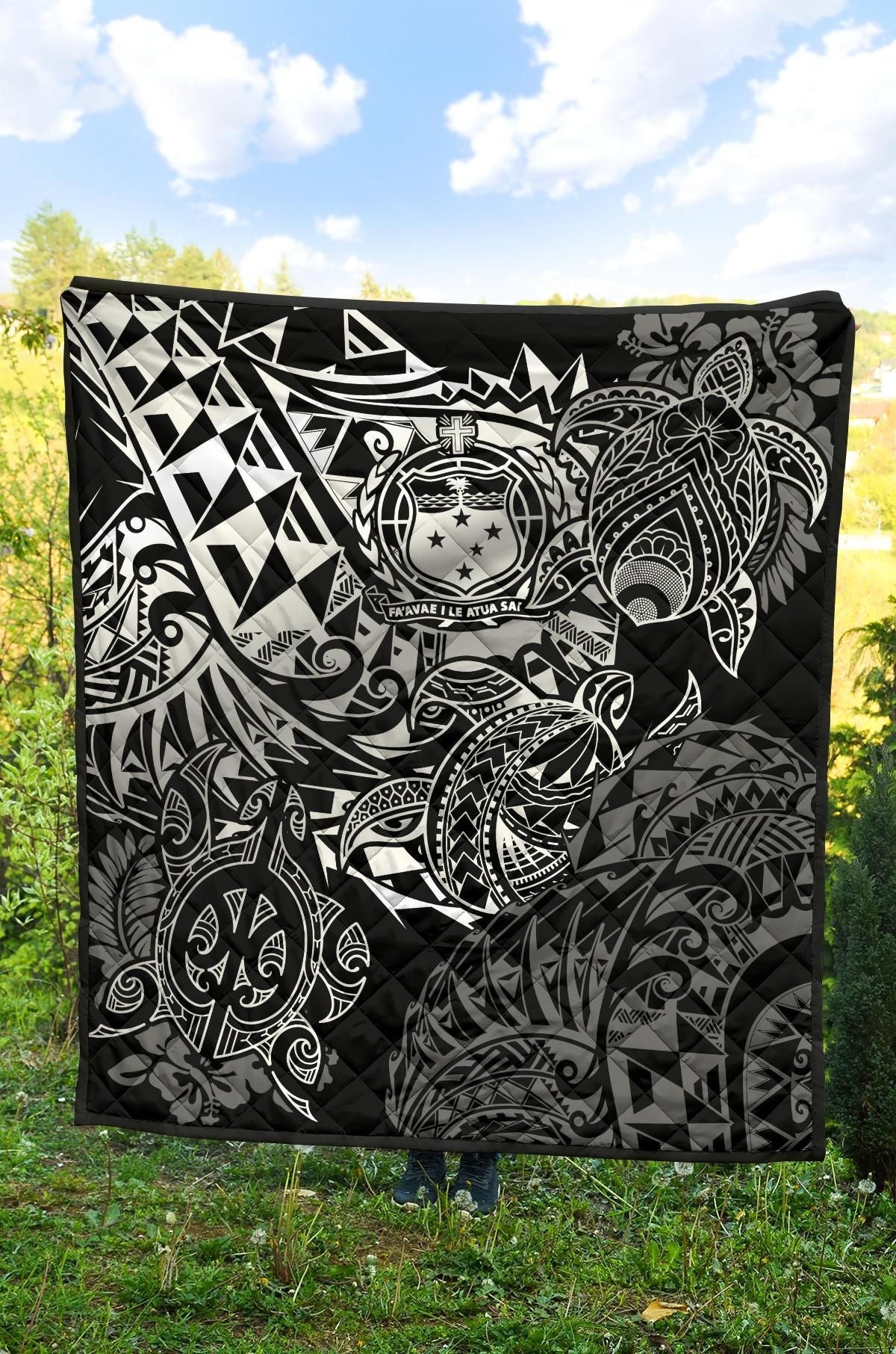 Samoa Polynesian Premium Quilt - White Turtle Flowing