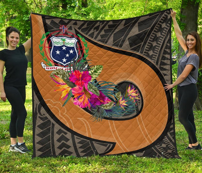 Samoa Premium Quilt - Polynesian Hook And Hibiscus (Nude)