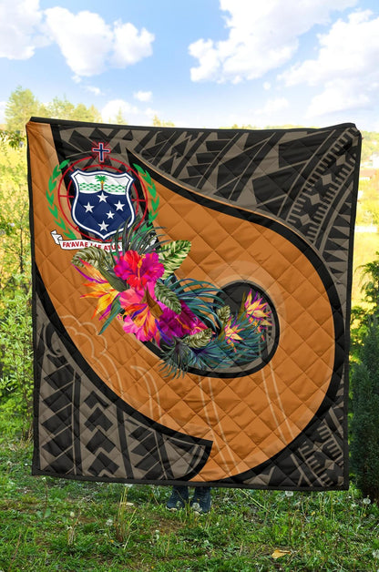 Samoa Premium Quilt - Polynesian Hook And Hibiscus (Nude)