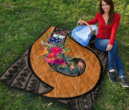 Samoa Premium Quilt - Polynesian Hook And Hibiscus (Nude)
