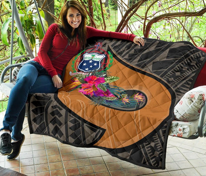 Samoa Premium Quilt - Polynesian Hook And Hibiscus (Nude)