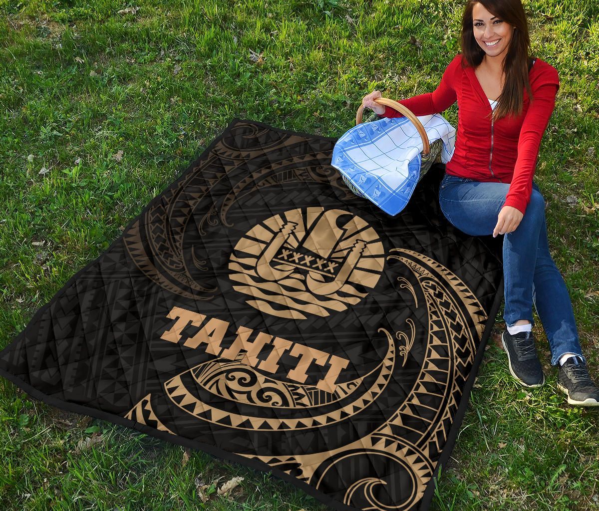 Tahiti Polynesian Premium Quilt - Gold Tribal Wave
