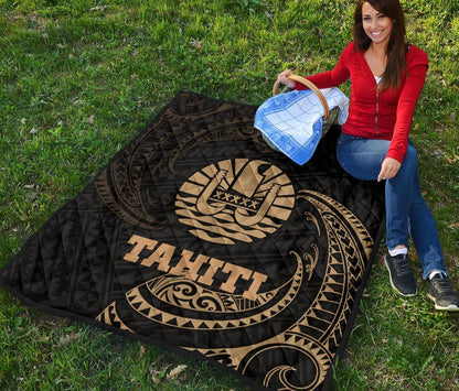 Tahiti Polynesian Premium Quilt - Gold Tribal Wave