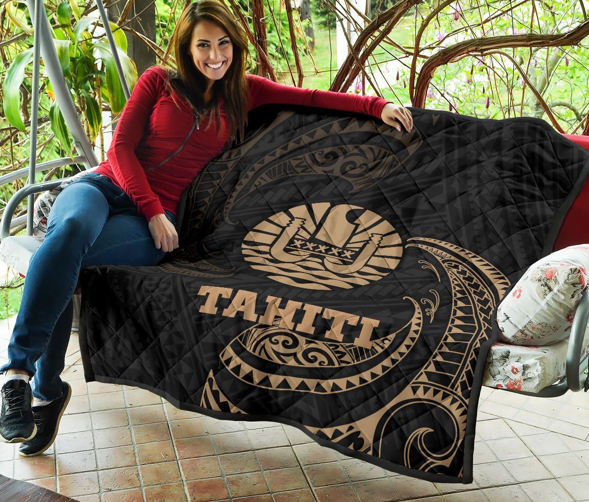 Tahiti Polynesian Premium Quilt - Gold Tribal Wave