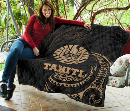 Tahiti Polynesian Premium Quilt - Gold Tribal Wave