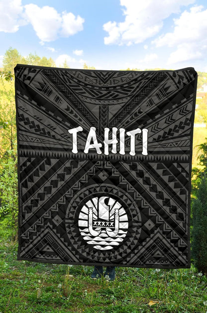 Tahiti Premium Quilt - Tahiti Seal In Polynesian Tattoo Style (Black)
