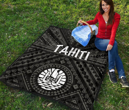 Tahiti Premium Quilt - Tahiti Seal In Polynesian Tattoo Style (Black)