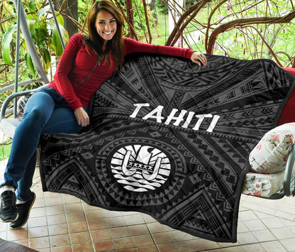 Tahiti Premium Quilt - Tahiti Seal In Polynesian Tattoo Style (Black)