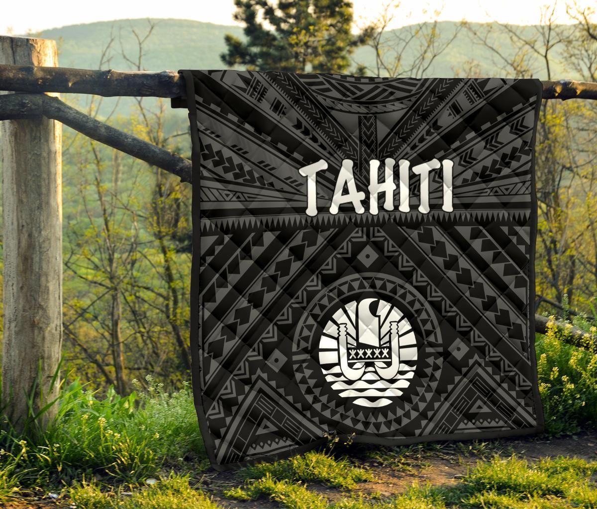 Tahiti Premium Quilt - Tahiti Seal In Polynesian Tattoo Style (Black)