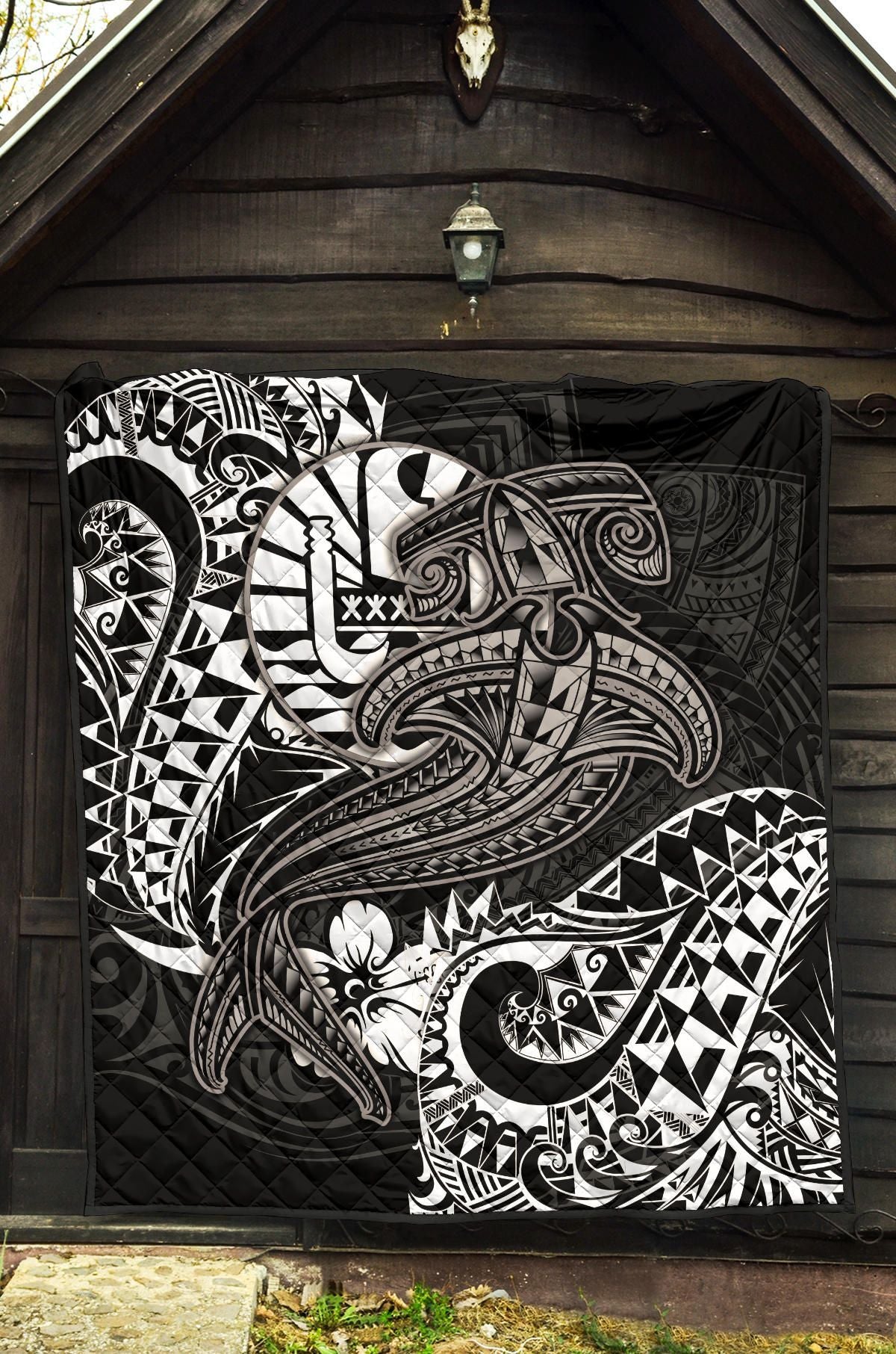 Tahiti Premium Quilt - White Shark Polynesian Tattoo