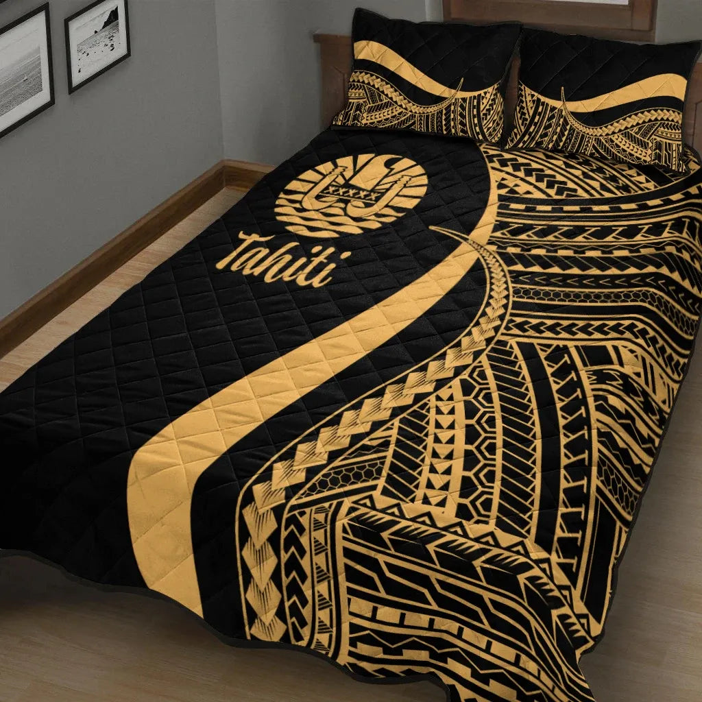 Tahiti Quilt Bed Set - Gold Polynesian Tentacle Tribal Pattern