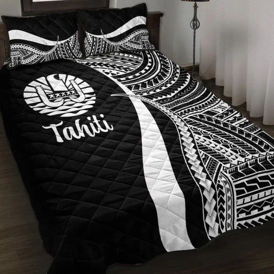 Tahiti Quilt Bed Set - White Polynesian Tentacle Tribal Pattern