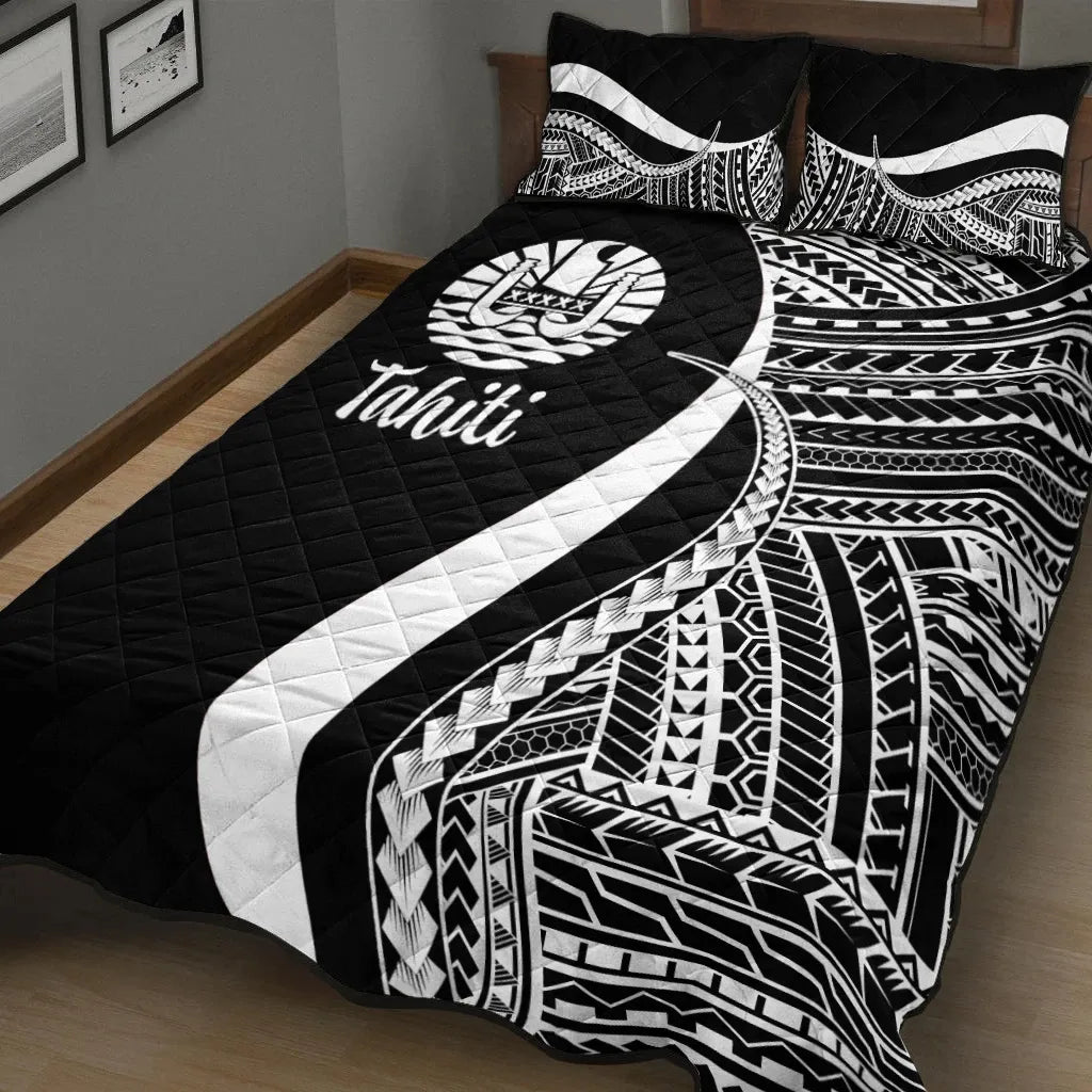 Tahiti Quilt Bed Set - White Polynesian Tentacle Tribal Pattern