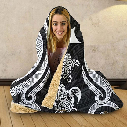 Tokelau Hooded Blanket - White Tentacle Turtle