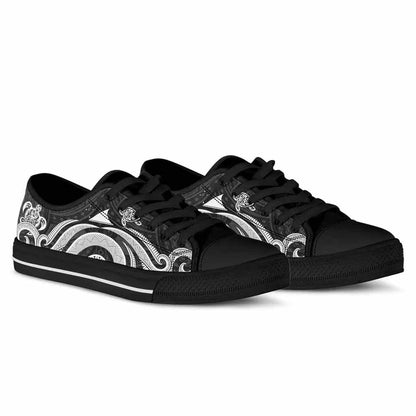 Tokelau Low Top Canvas Shoes - White Tentacle Turtle