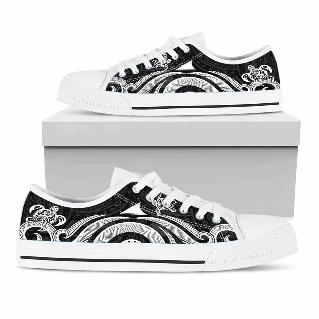 Tokelau Low Top Canvas Shoes - White Tentacle Turtle