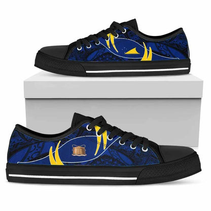 Tokelau Low Top Shoes - Symmetrical Lines