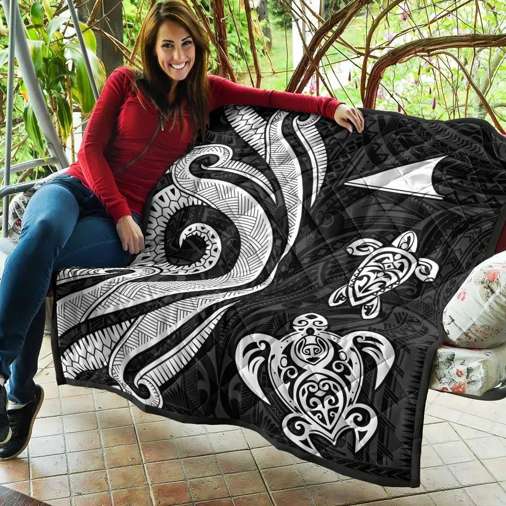 Tokelau Premium Quilt - White Tentacle Turtle