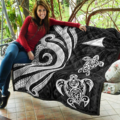 Tokelau Premium Quilt - White Tentacle Turtle