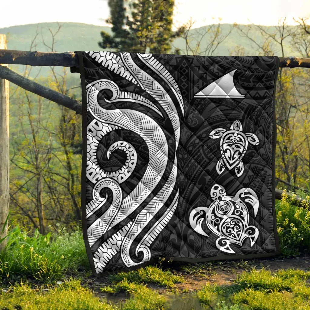 Tokelau Premium Quilt - White Tentacle Turtle