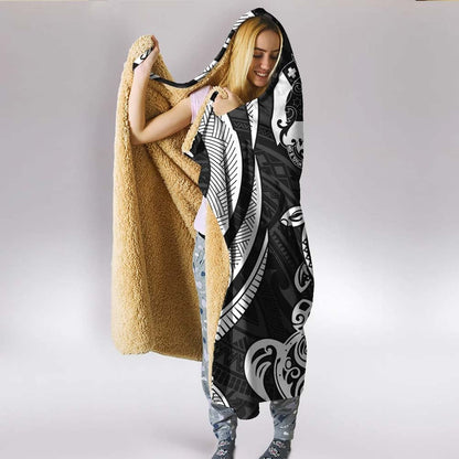 Tonga Hooded Blanket - White Tentacle Turtle