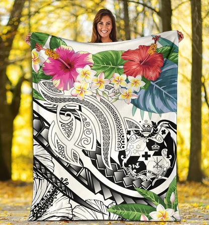 Tonga Polynesian Premium Blanket - Summer Plumeria (White)