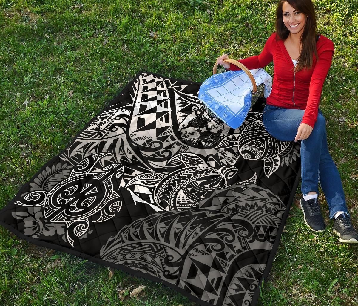 Tonga Polynesian Premium Quilt - White Turtle Flowing