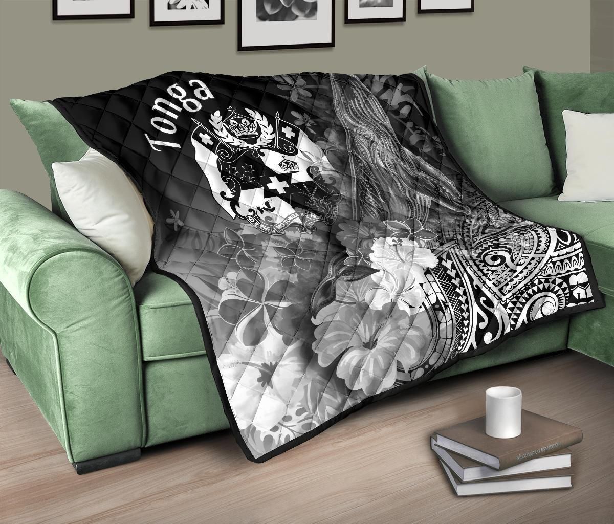 Tonga Premium Quilt - Humpback Whale with Tropical Flowers (White)