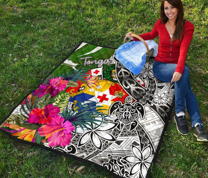 Tonga Premium Quilt White - Turtle Plumeria Banana Leaf