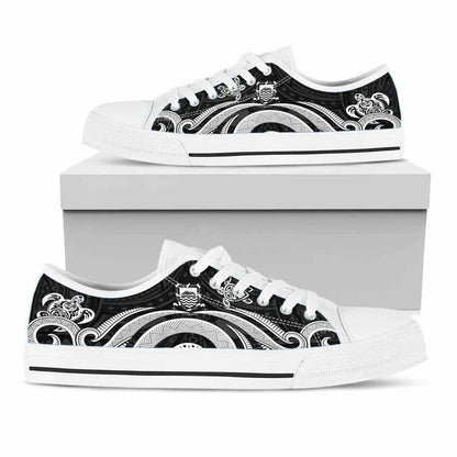 Tuvalu Low Top Canvas Shoes - White Tentacle Turtle