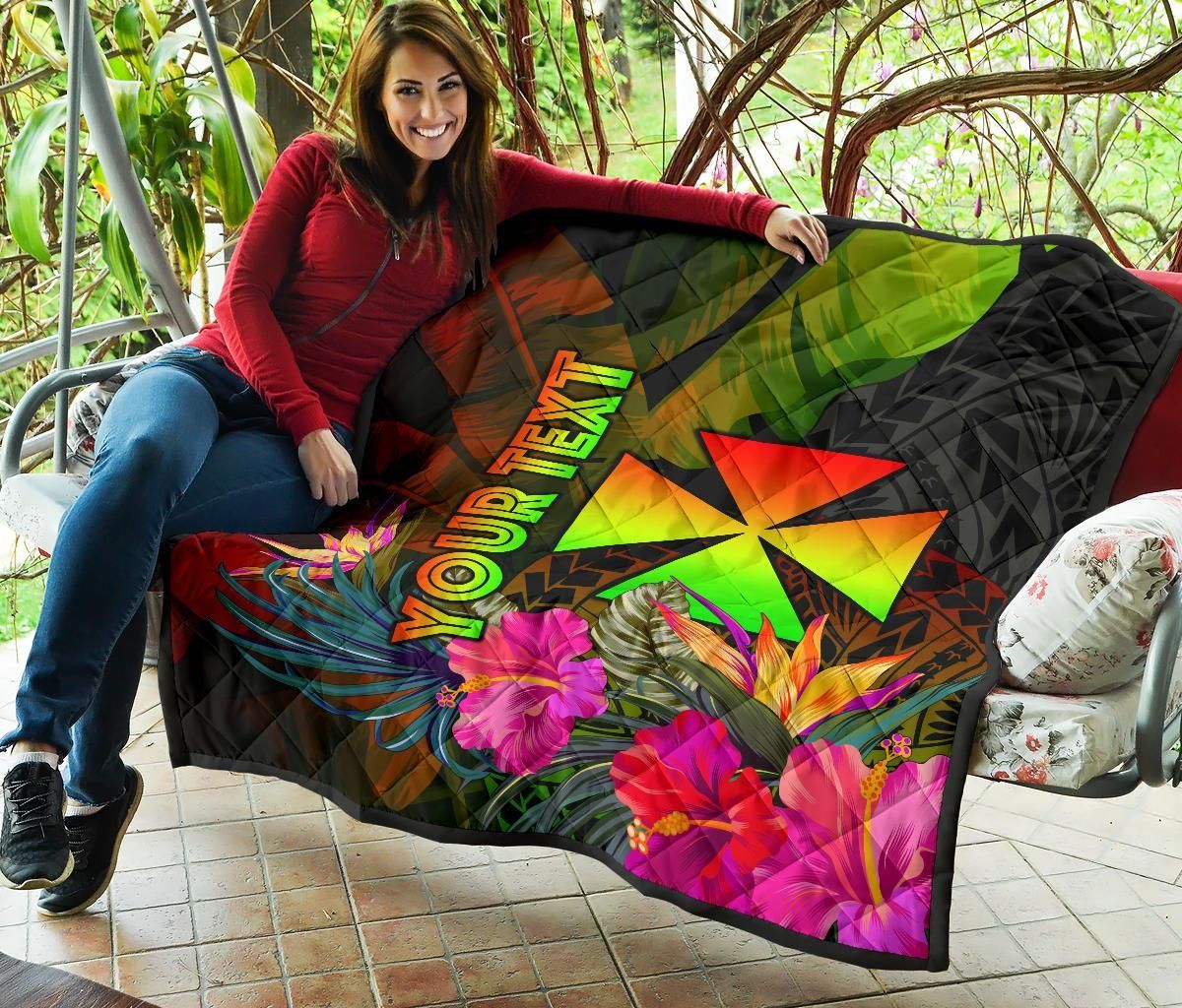 Wallis and Futuna Polynesian Personalised Premium Quilt - Hibiscus and Banana Leaves