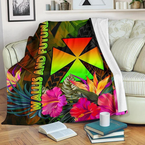 Wallis and Futuna Polynesian Premium Blanket - Hibiscus and Banana Leaves