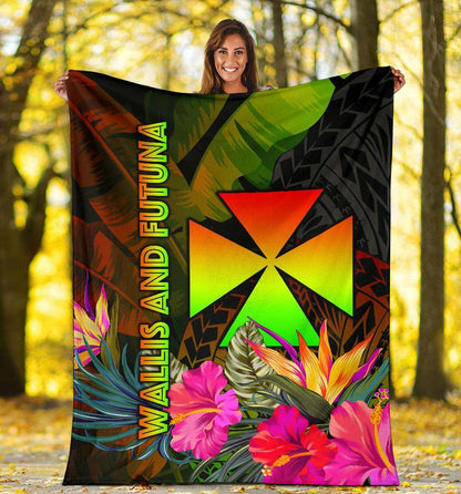 Wallis and Futuna Polynesian Premium Blanket - Hibiscus and Banana Leaves