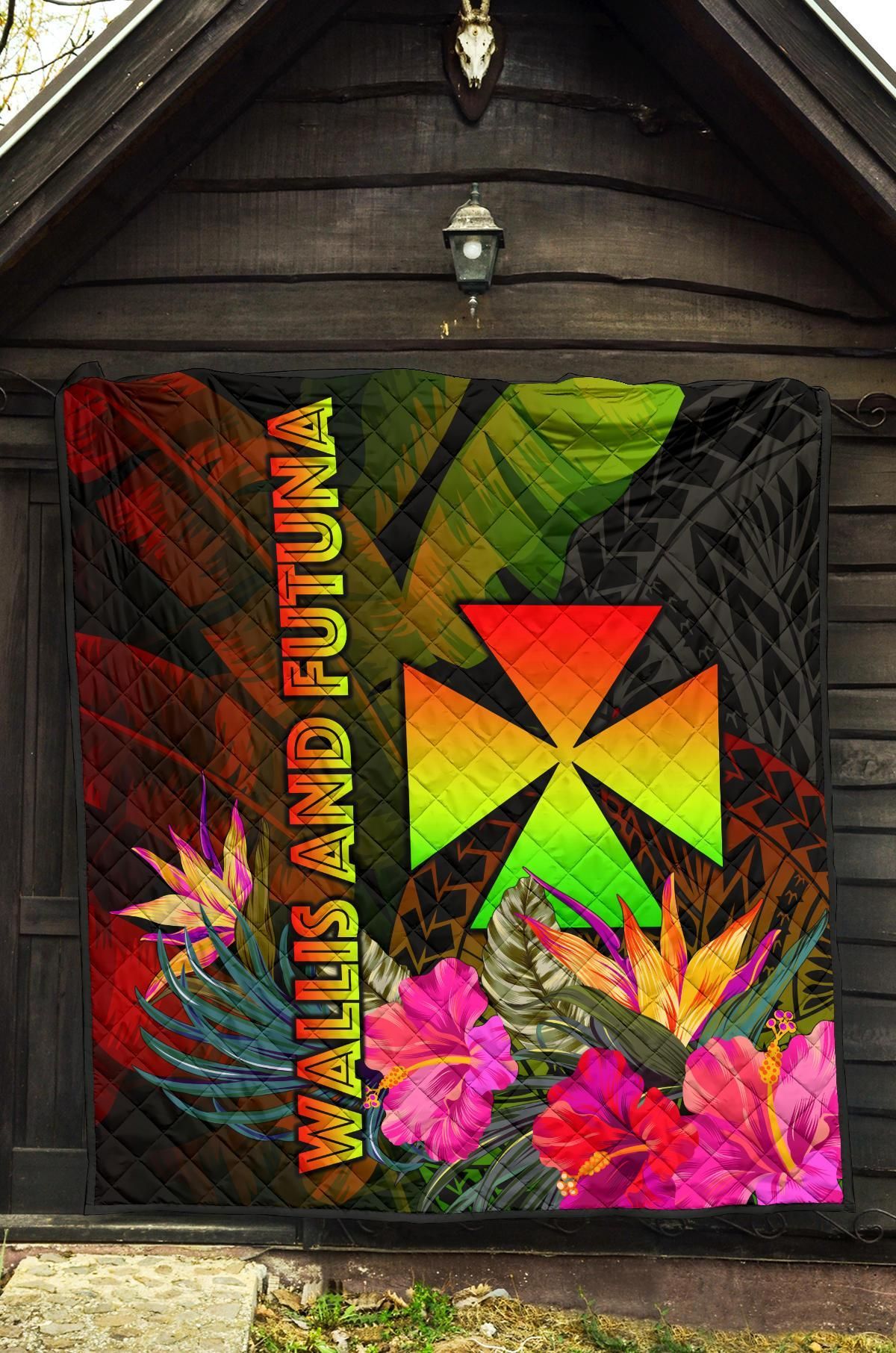 Wallis and Futuna Polynesian Premium Quilt - Hibiscus and Banana Leaves