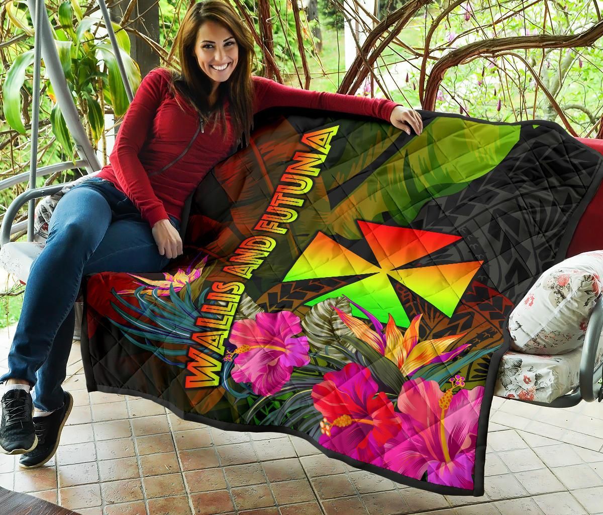 Wallis and Futuna Polynesian Premium Quilt - Hibiscus and Banana Leaves