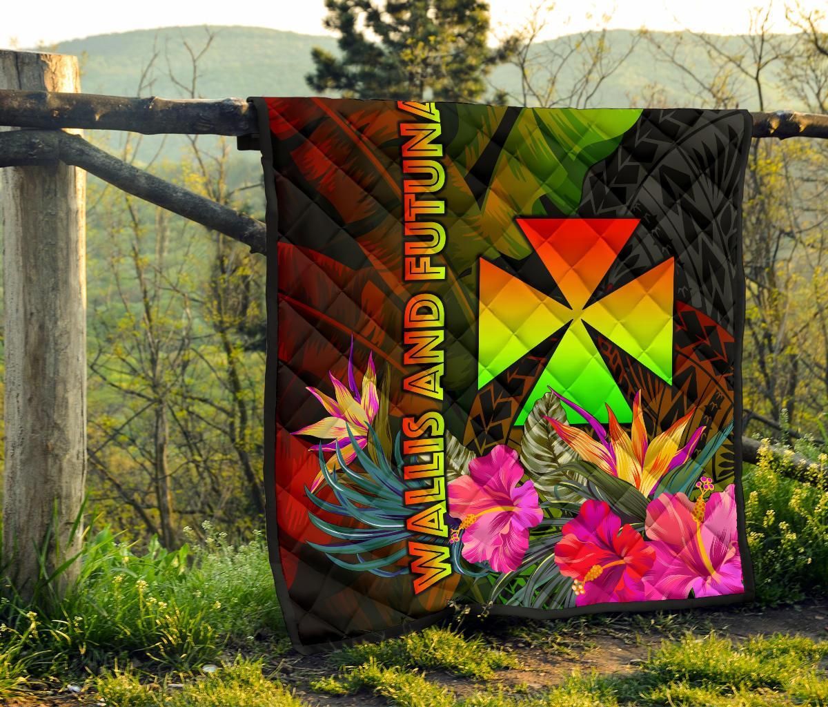 Wallis and Futuna Polynesian Premium Quilt - Hibiscus and Banana Leaves