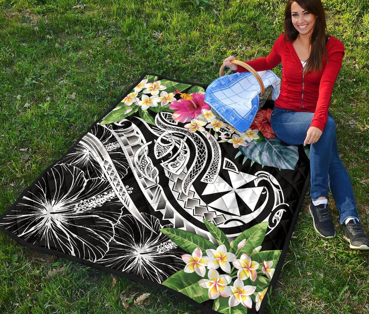Wallis and Futuna Polynesian Premium Quilt - Summer Plumeria (Black)
