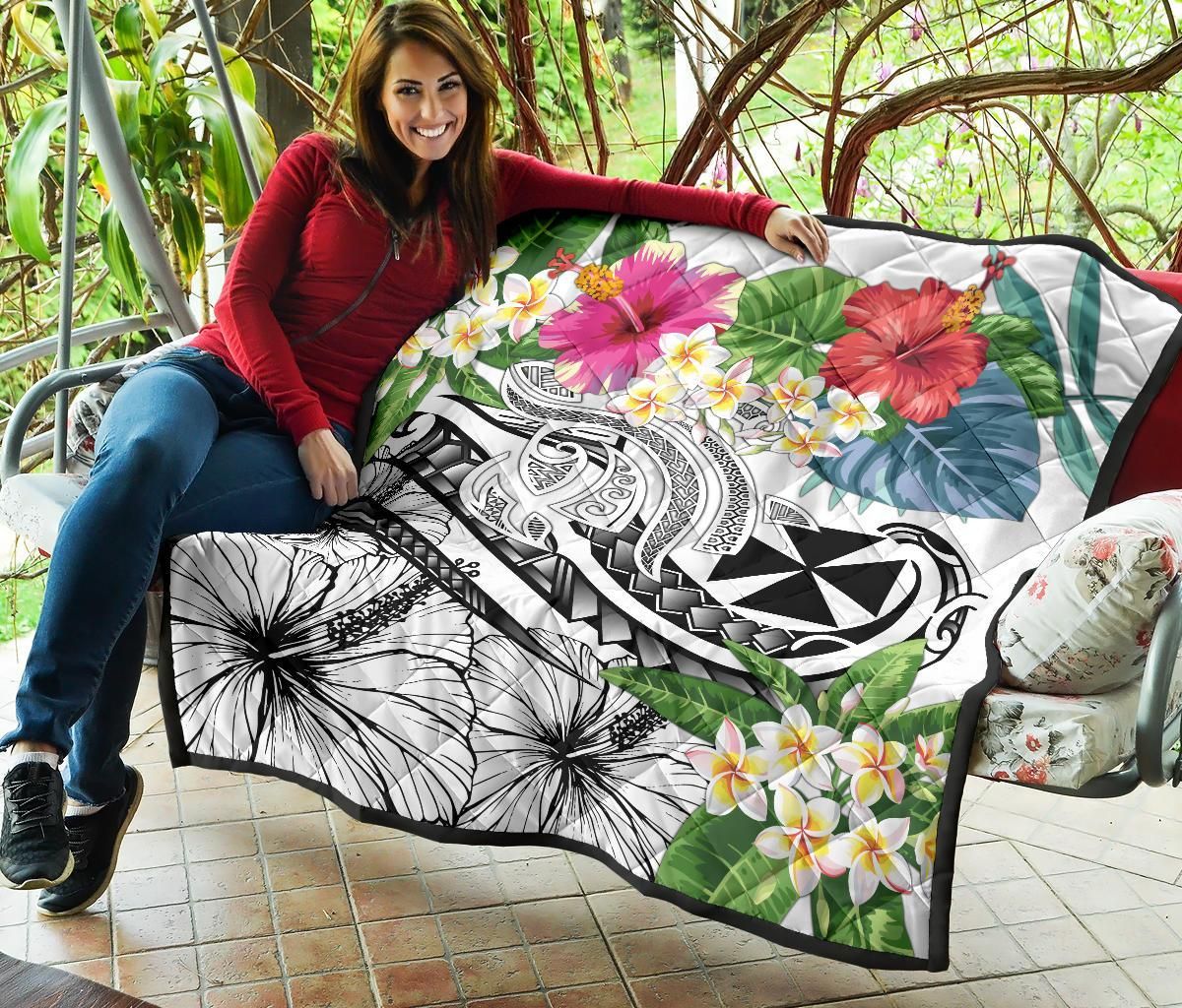 Wallis and Futuna Polynesian Premium Quilt - Summer Plumeria (White)