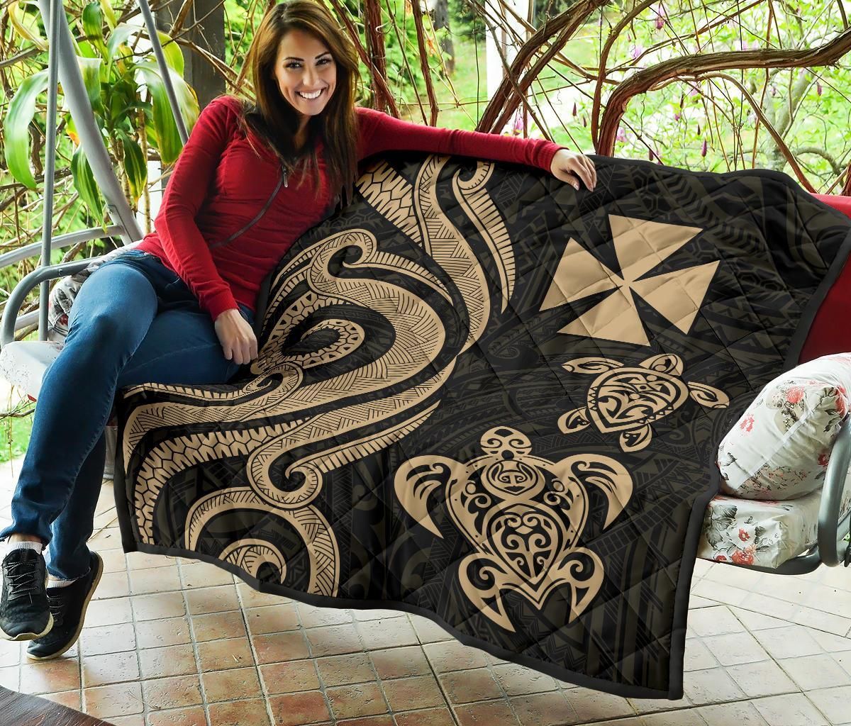 Wallis and Futuna Premium Quilt - Gold Tentacle Turtle