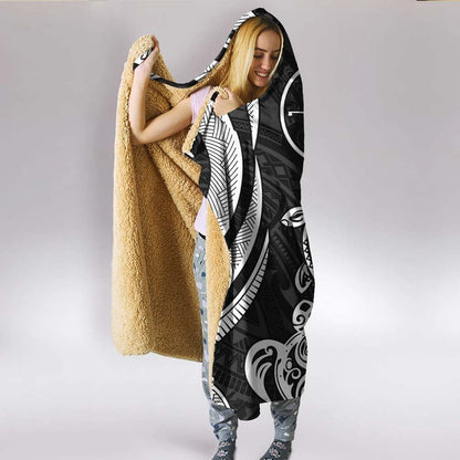 Yap Hooded Blanket - White Tentacle Turtle