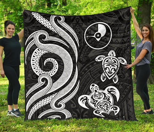 Yap Micronesian Premium Quilt - White Tentacle Turtle