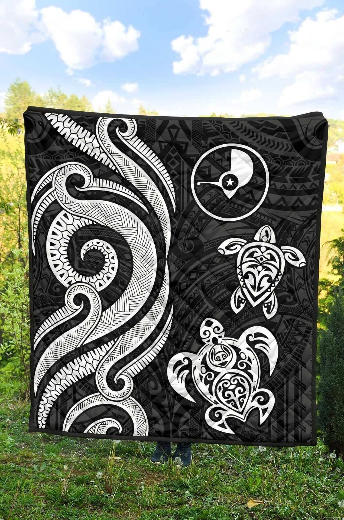 Yap Micronesian Premium Quilt - White Tentacle Turtle