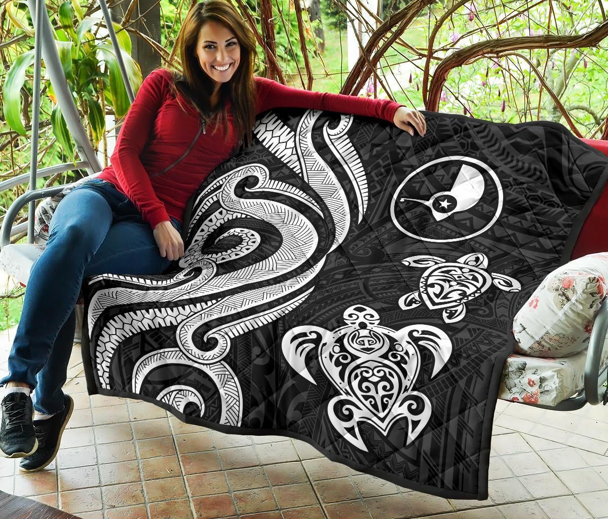 Yap Micronesian Premium Quilt - White Tentacle Turtle