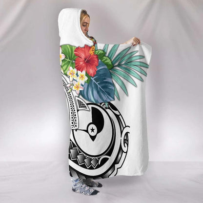 YAP Polynesian Hooded Blanket - Summer Plumeria (White)