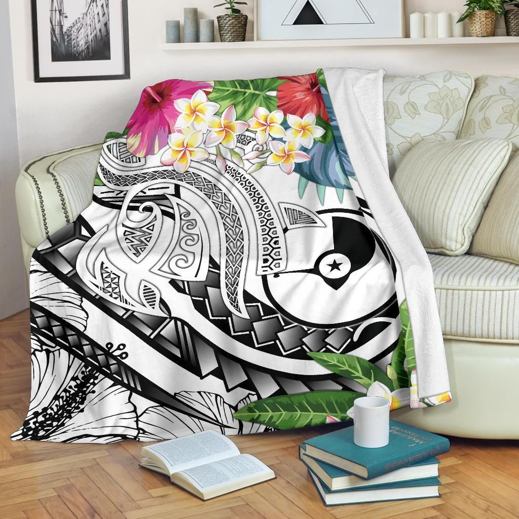 Yap Polynesian Premium Blanket- Summer Plumeria (White)