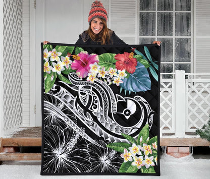 YAP Polynesian Premium Quilt - Summer Plumeria (Black)